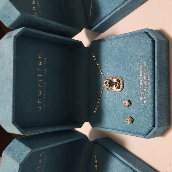 Unwritten Initial Necklace and Earring box set - Picture 4 of 6